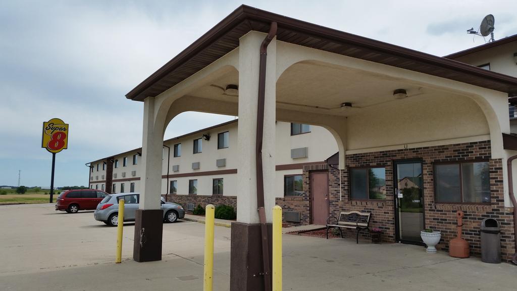 Super 8 By Wyndham Grinnell Ia Exterior foto